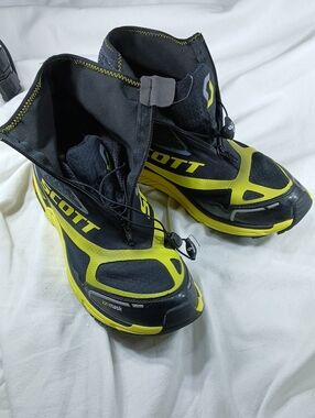 Scott Black and Yellow winter Trail Running Shoes with Gaiter